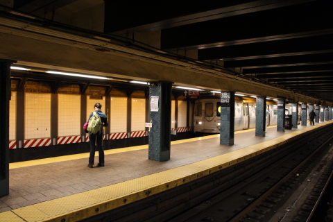 Image of NYC Subway station platform: South Ferry - Whitehall Street